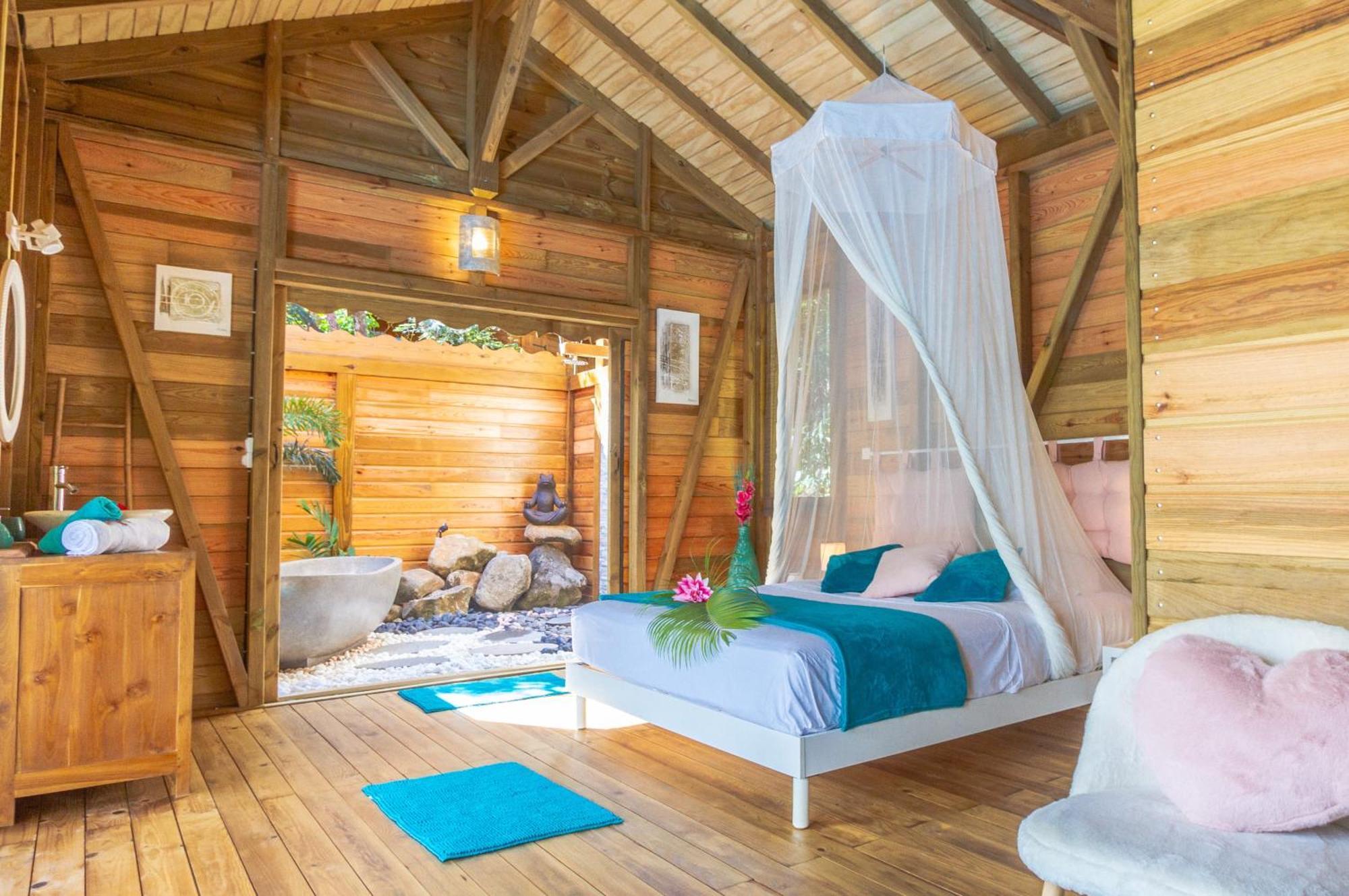 Au Jardin Des Colibris Ecolodge&Spa Deshaies Luaran gambar